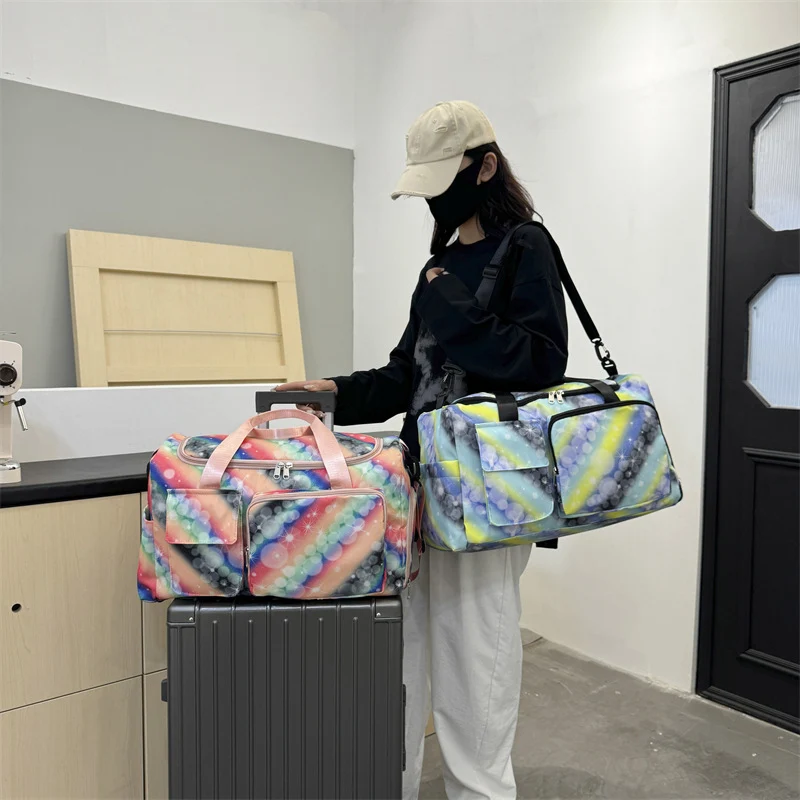 Sportliche Reisetasche mit herausnehmbaren Fächern und robustem Design Skanto