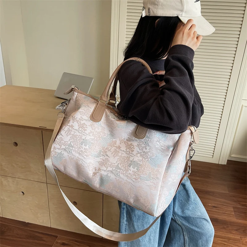 Elegante Reisetasche mit luxuriösem Musterdruck Skanto