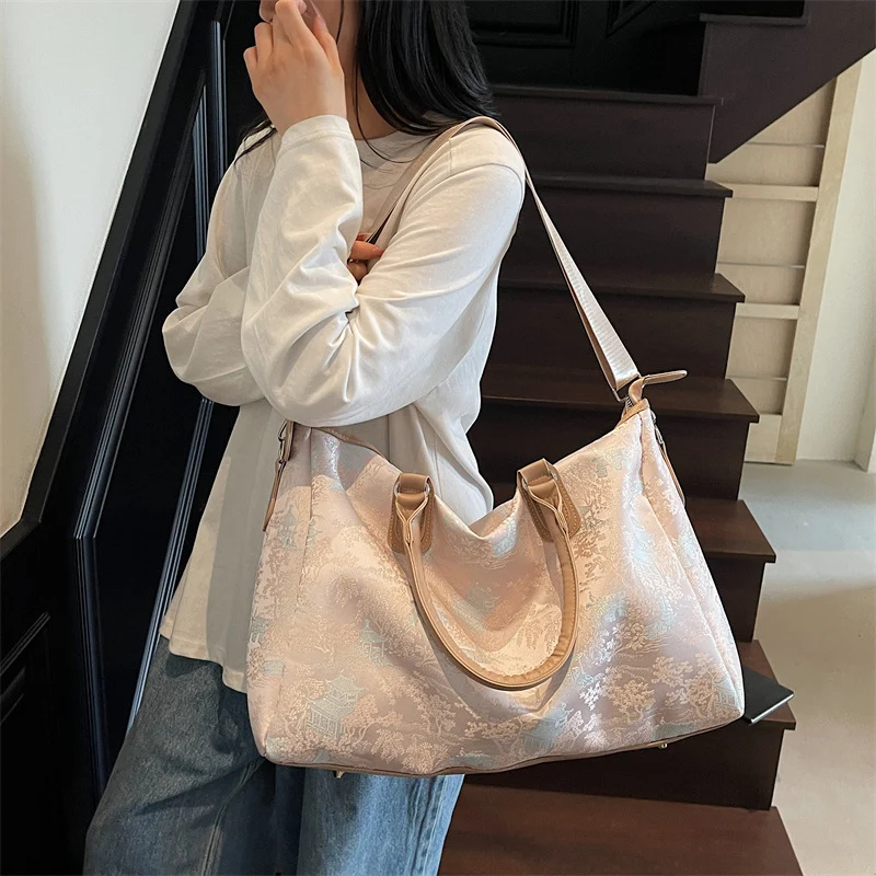Elegante Reisetasche mit luxuriösem Musterdruck Skanto