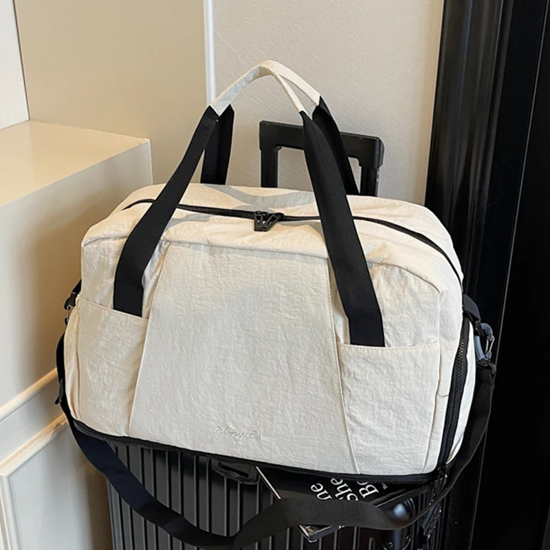 Sportliche Reisetasche mit innovativem Stauraum Skanto