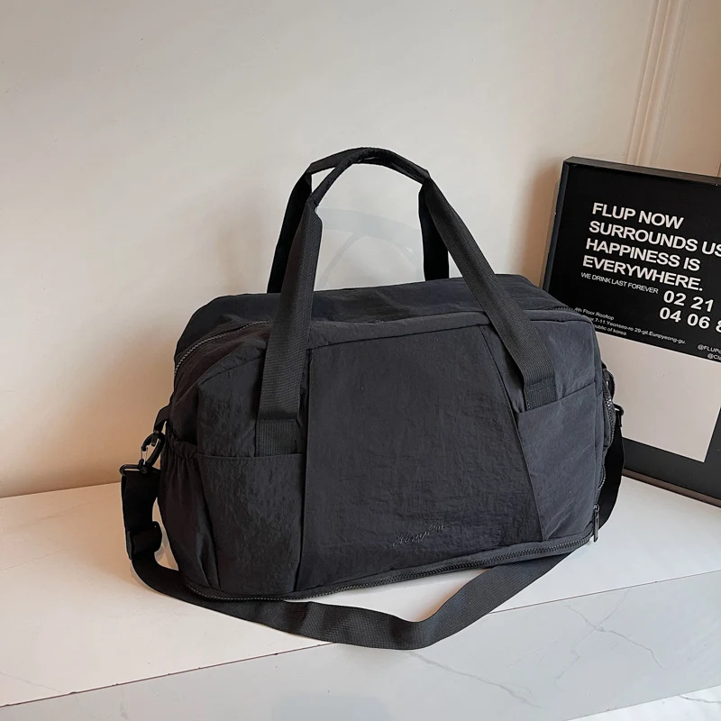 Sportliche Reisetasche mit innovativem Stauraum Skanto