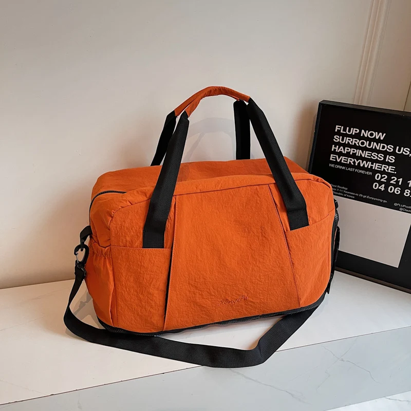 Sportliche Reisetasche mit innovativem Stauraum Skanto