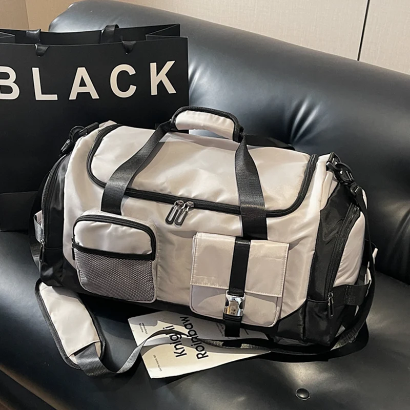Sportliche Multifunktions-Reisetasche mit Außentasche Skanto