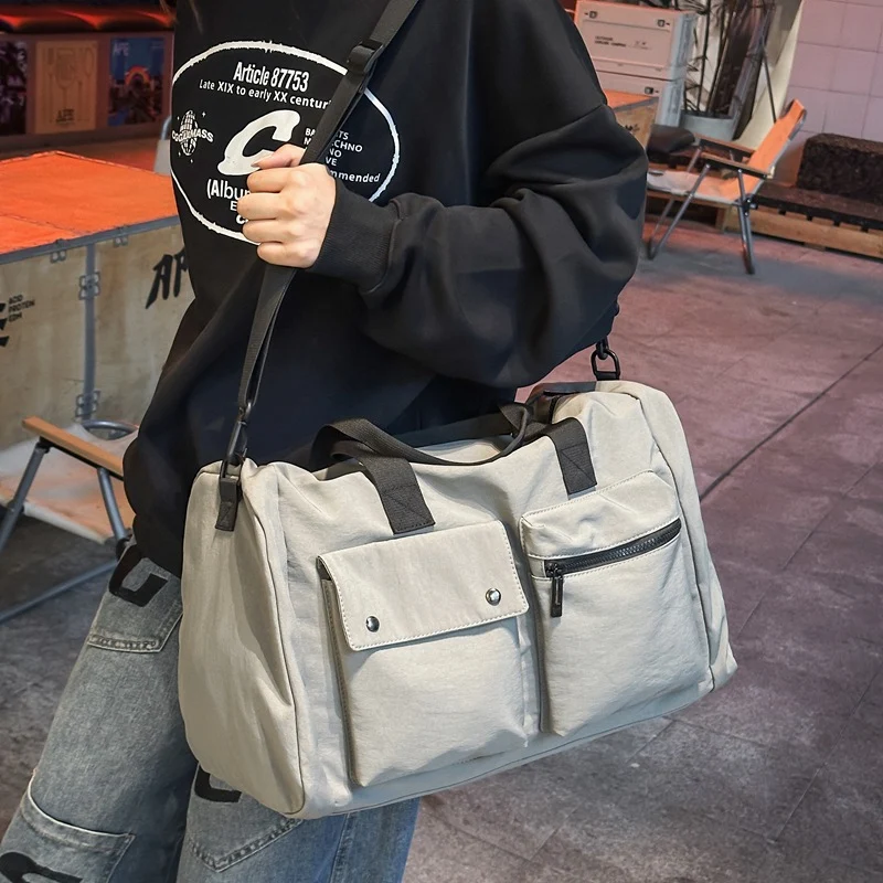 Vielseitige Sport- und Reisetasche mit praktischen Außentaschen Skanto