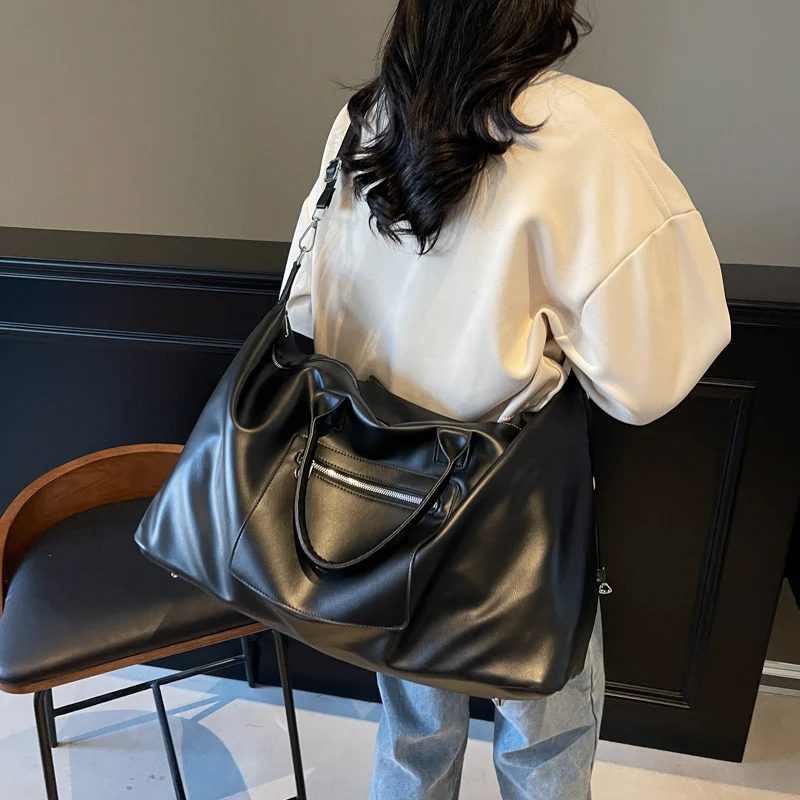 Stilvolle Reisetasche mit robustem Design und verstellbarem Schultergurt Skanto