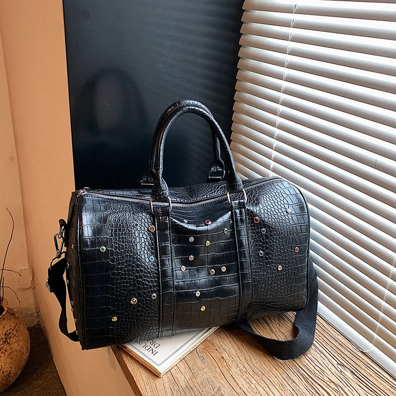 Moderne Reisetasche mit strukturierter Oberfläche und vielseitigem Innenraum Skanto