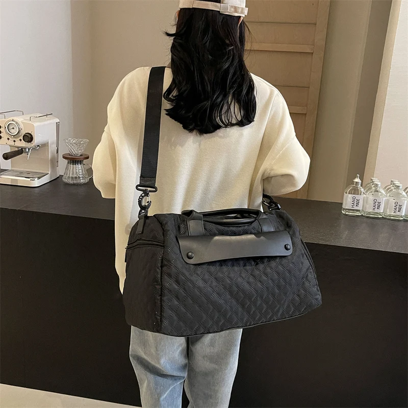 Sportliche Reisetasche mit ergonomischem Tragesystem und wasserabweisendem Material Skanto