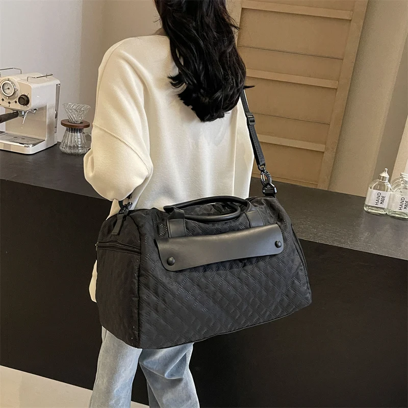 Sportliche Reisetasche mit ergonomischem Tragesystem und wasserabweisendem Material Skanto