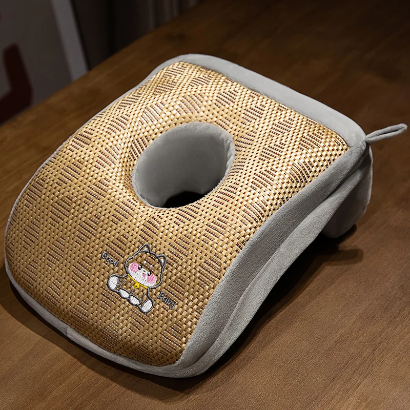 Plüsch-Nackenstützkissen mit ergonomischer Aussparung Skanto
