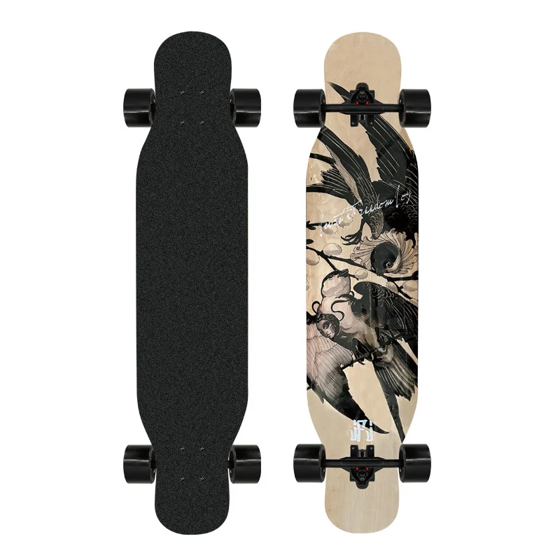 Longboard Skanto mit künstlerischem Löwen-Emblem