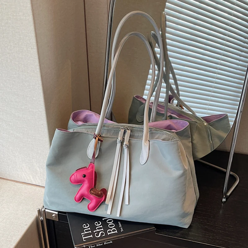 Elegante Handtasche mit Reißverschluss und praktischen Innentaschen Skanto