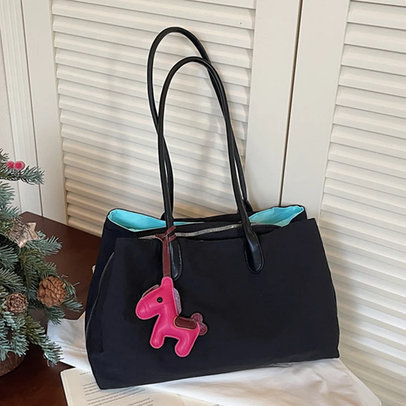 Elegante Handtasche mit Reißverschluss und praktischen Innentaschen Skanto