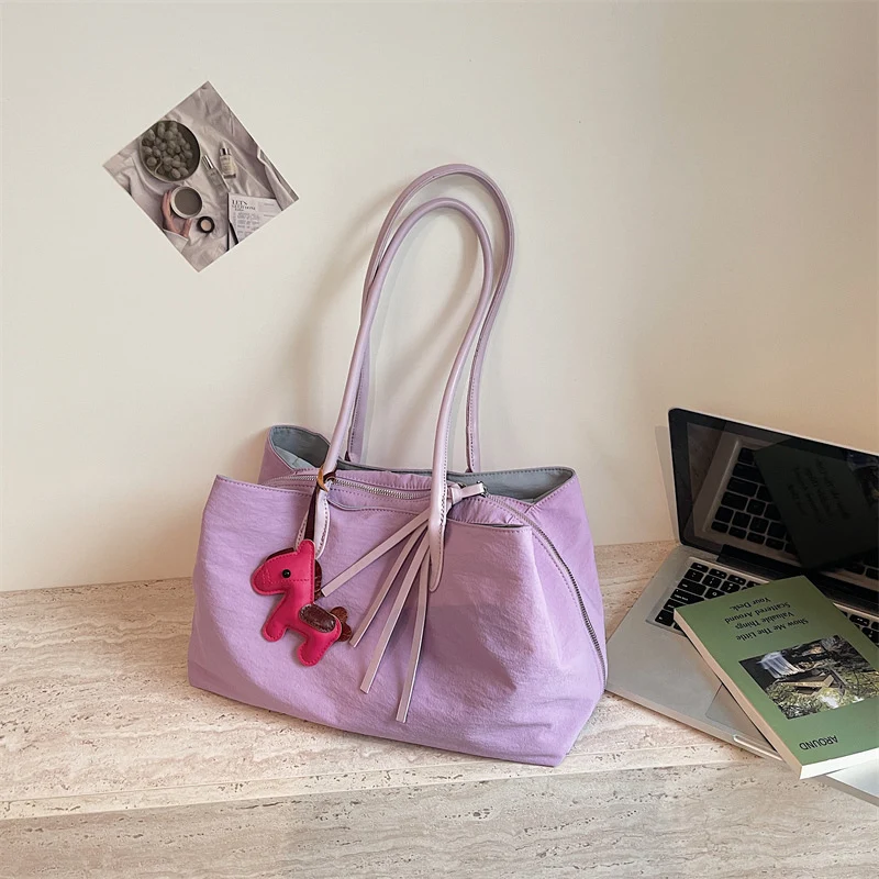 Elegante Handtasche mit Reißverschluss und praktischen Innentaschen Skanto