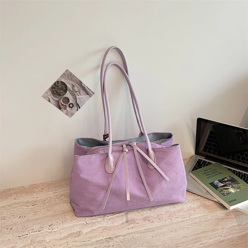 Elegante Handtasche mit Reißverschluss und praktischen Innentaschen Skanto