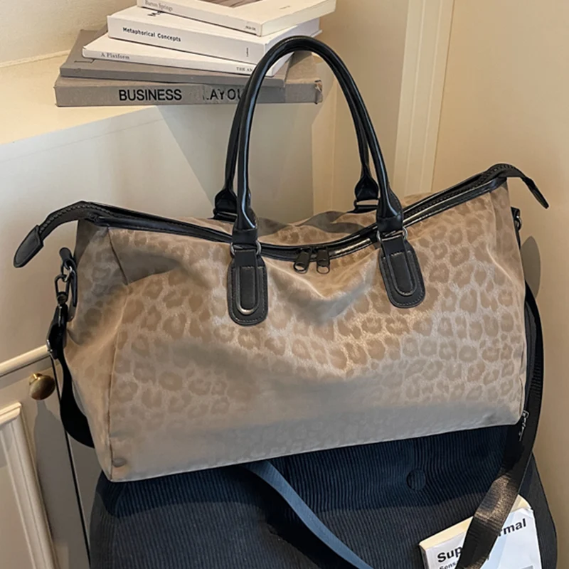 Elegante Reisetasche mit innovativem Leopardenmuster Skanto