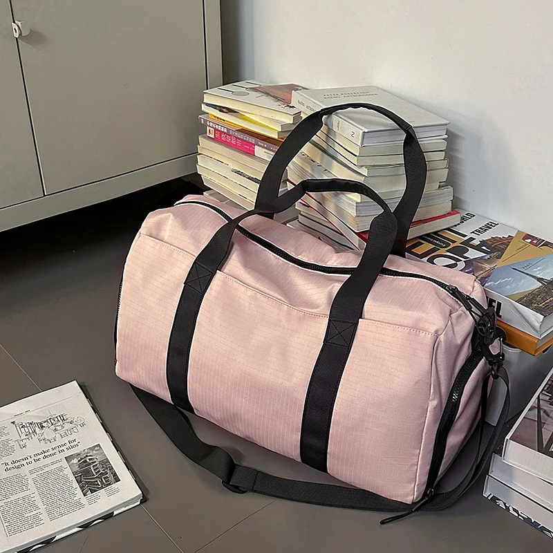 Sportliche Reisetasche mit verstärktem Tragesystem und sicherem Innenfach Skanto