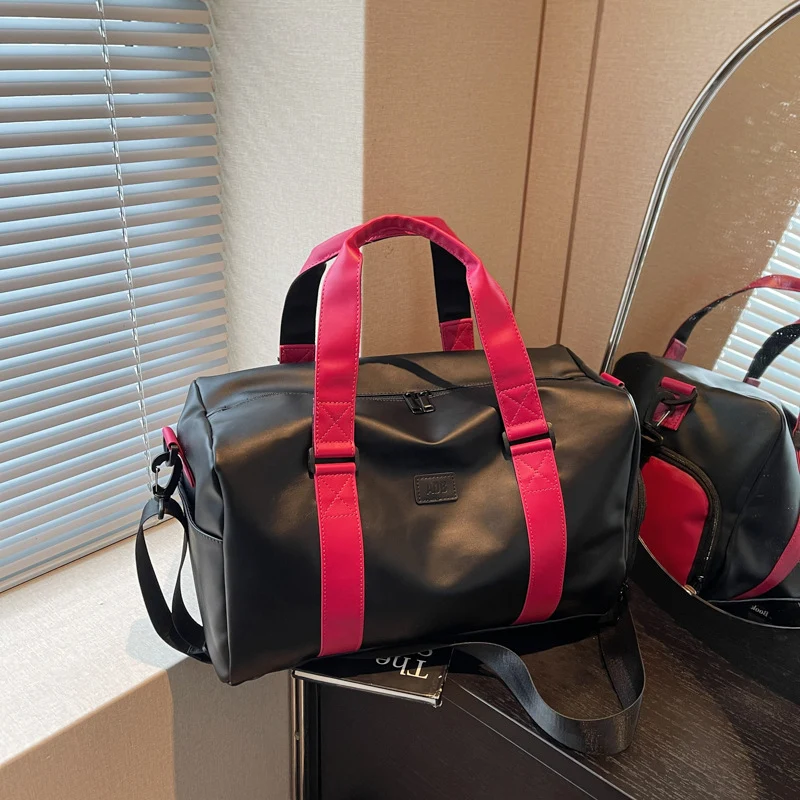 Sportliche Reisetasche aus strapazierfähigem, wasserabweisendem Material mit vielseitigen Tragemöglichkeiten Skanto