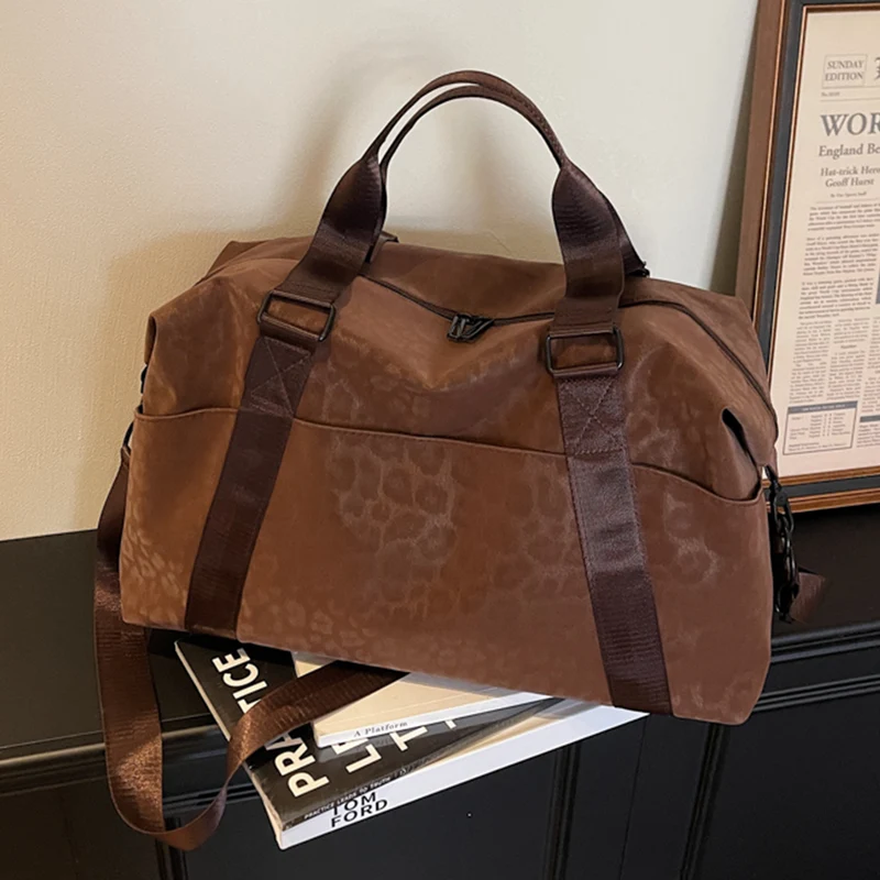 Sportliche Reisetasche mit texturierter Oberfläche Skanto