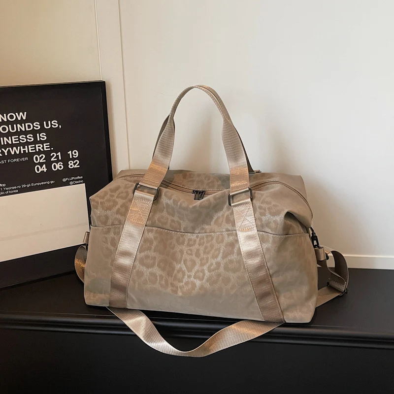 Sportliche Reisetasche mit texturierter Oberfläche Skanto