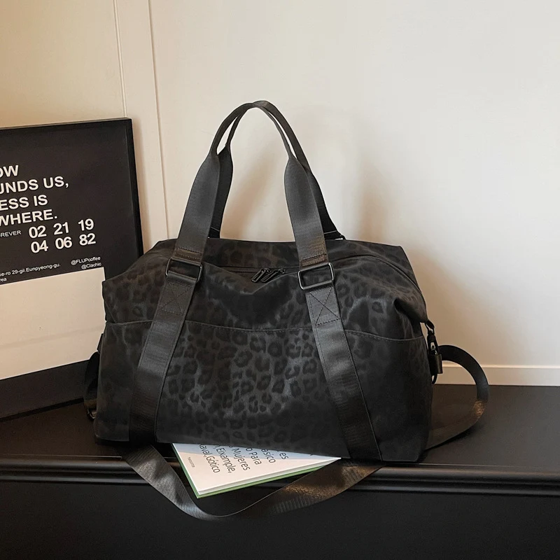 Sportliche Reisetasche mit texturierter Oberfläche Skanto