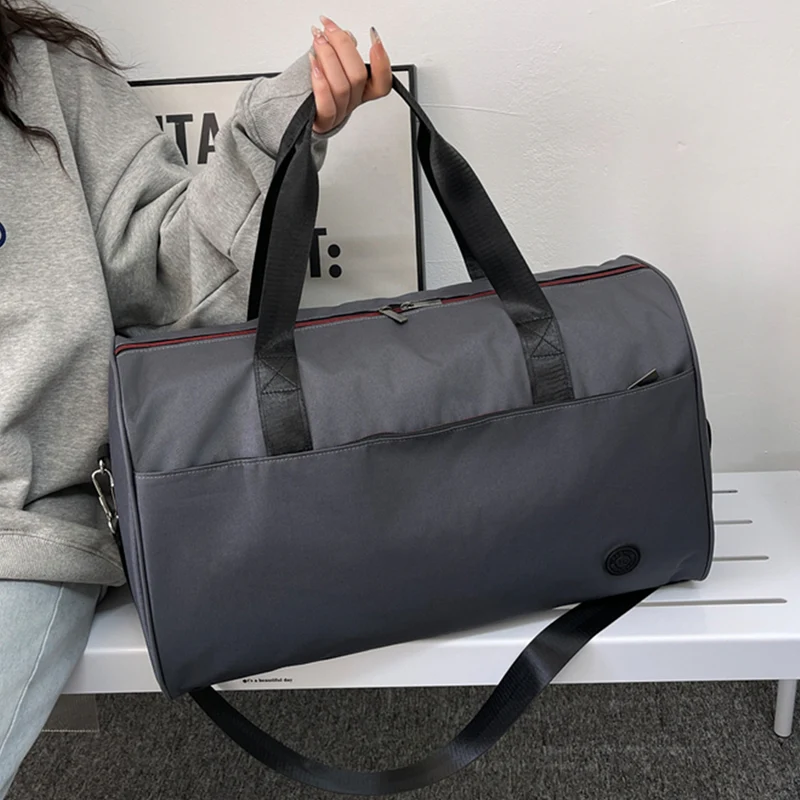 Sportliche Reisetasche mit stabilen Tragegriffen und abnehmbarem Schultergurt Skanto