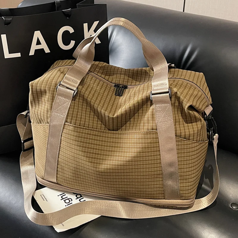 Sportliche Reisetasche mit praktischem Stauraum und verstellbaren Schultergurten Skanto