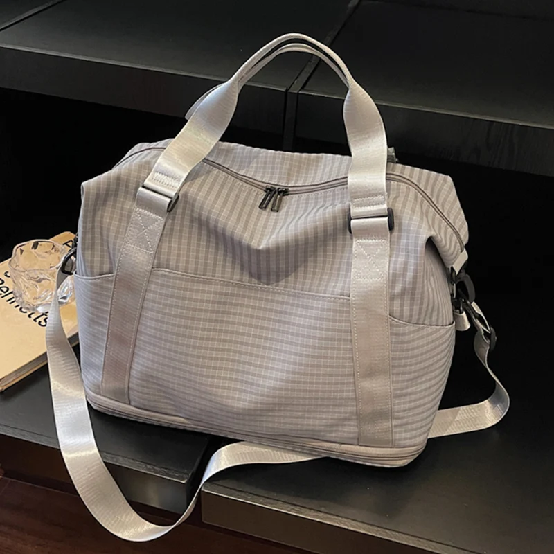 Sportliche Reisetasche mit praktischem Stauraum und verstellbaren Schultergurten Skanto