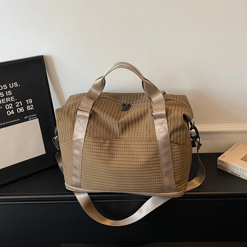 Sportliche Reisetasche mit praktischem Stauraum und verstellbaren Schultergurten Skanto