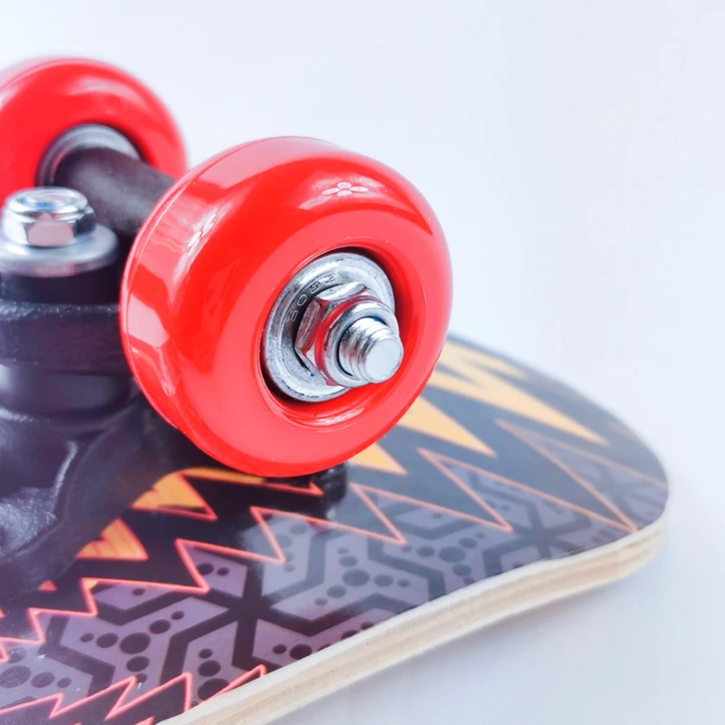 Mini-Skateboard mit Cartoon-Motiv Skanto