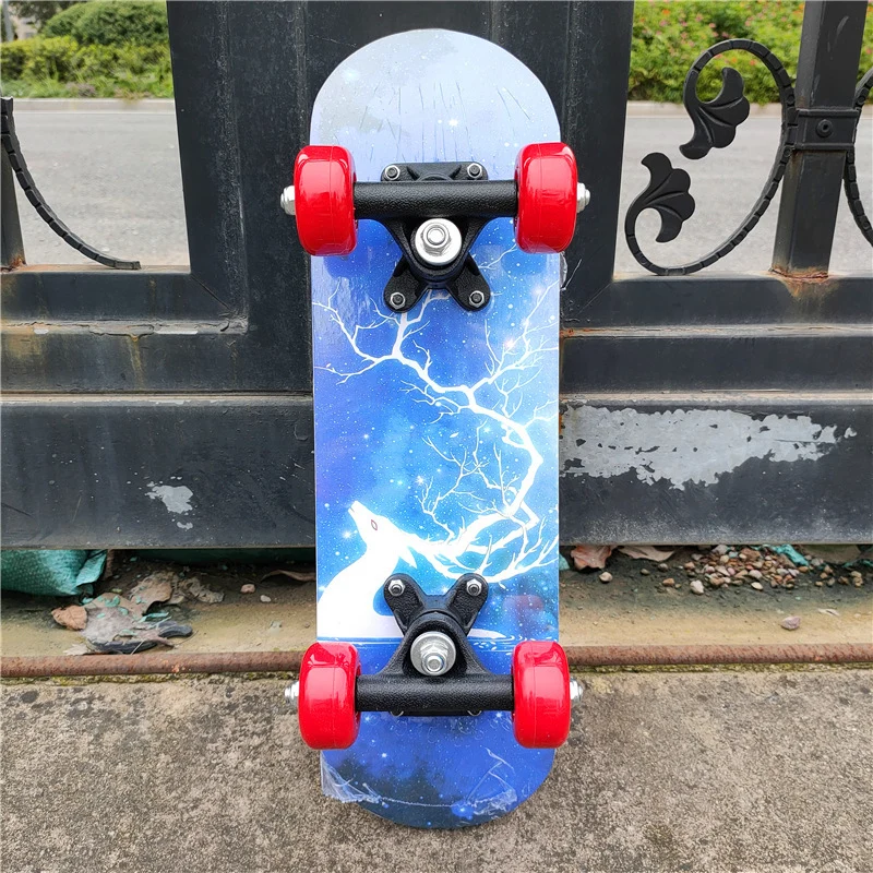 Mini-Skateboard mit Cartoon-Motiv Skanto