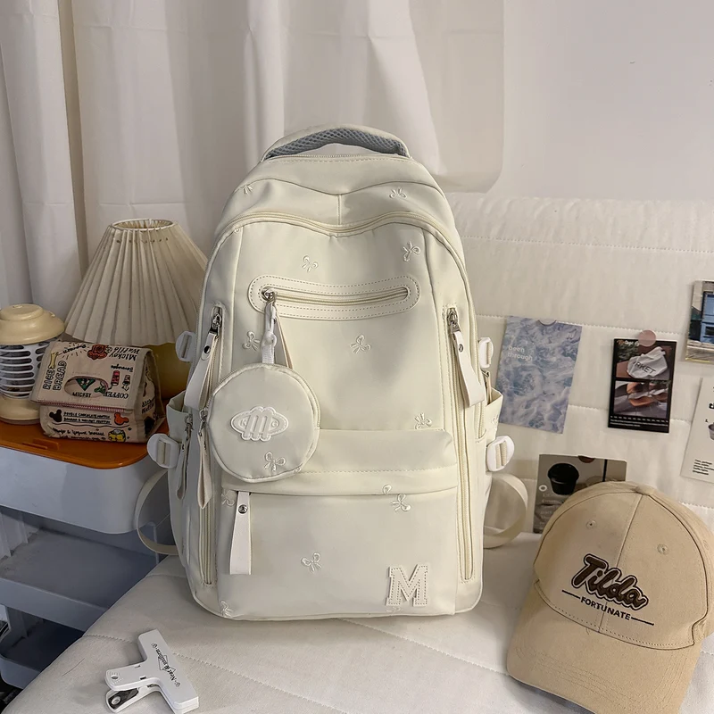 Stilvoller Schulrucksack Skanto mit vielen Taschen