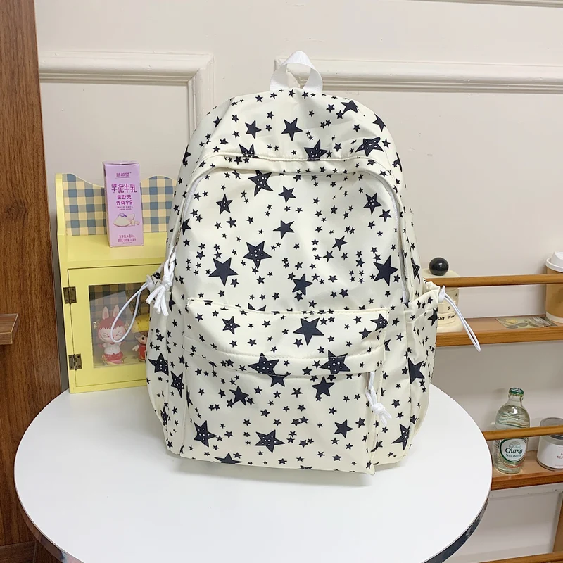 Rucksack Skanto mit Sternenprint und vielen Fächern