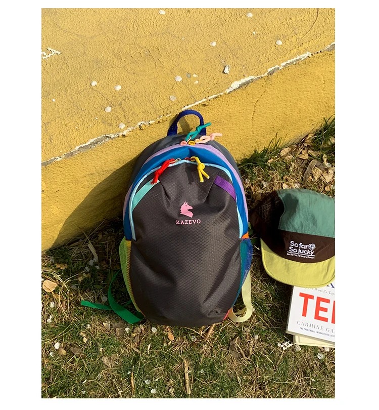 Farbenfroher abenteuerbereiter Schulrucksack Skanto