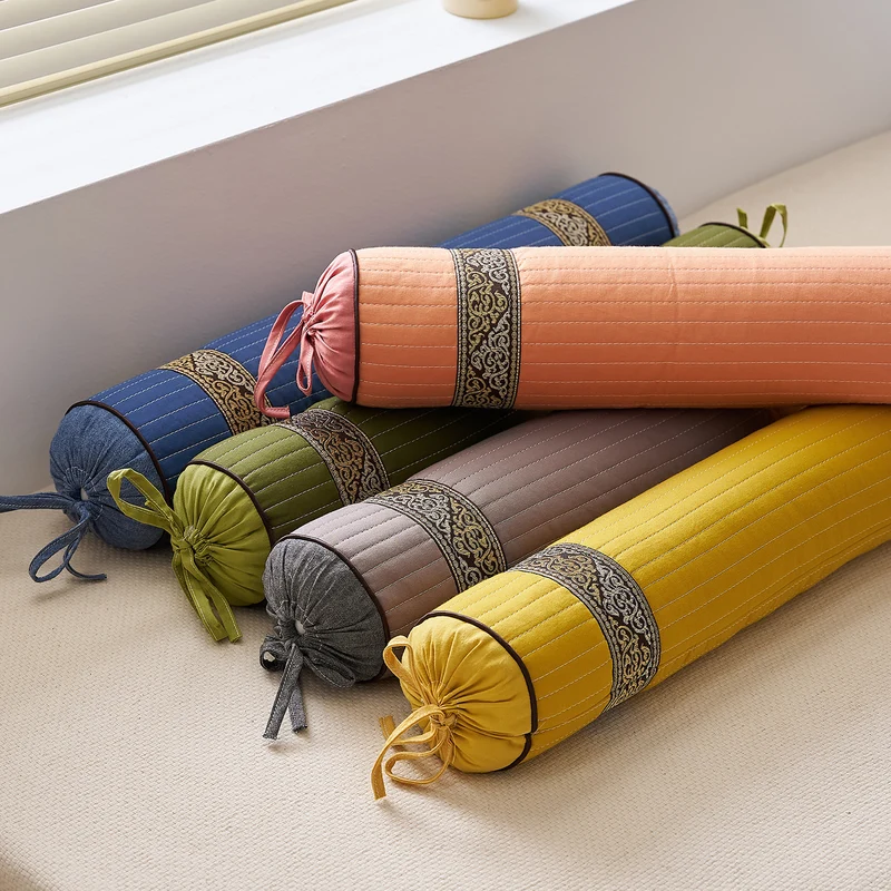 Meditationsrolle mit dekorativem Design Skanto