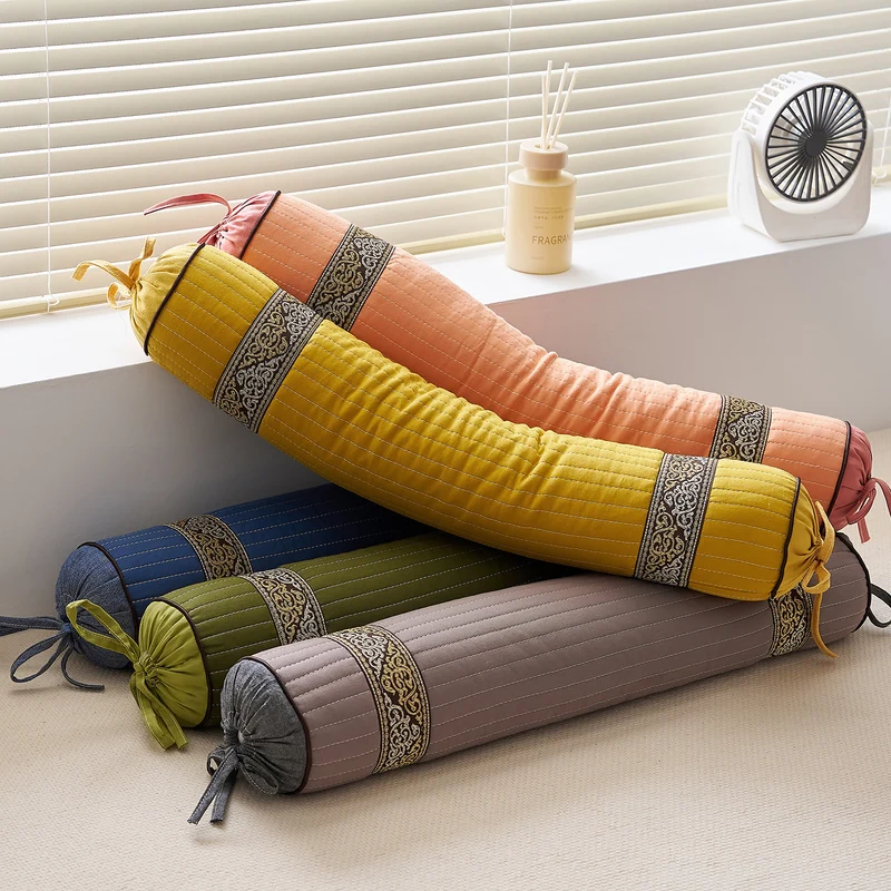 Meditationsrolle mit dekorativem Design Skanto
