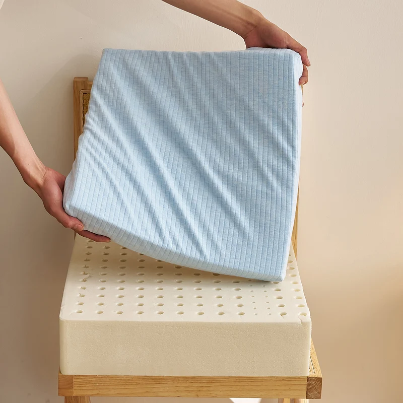 Atmungsaktiver und hypoallergener Matratzenschoner Skanto