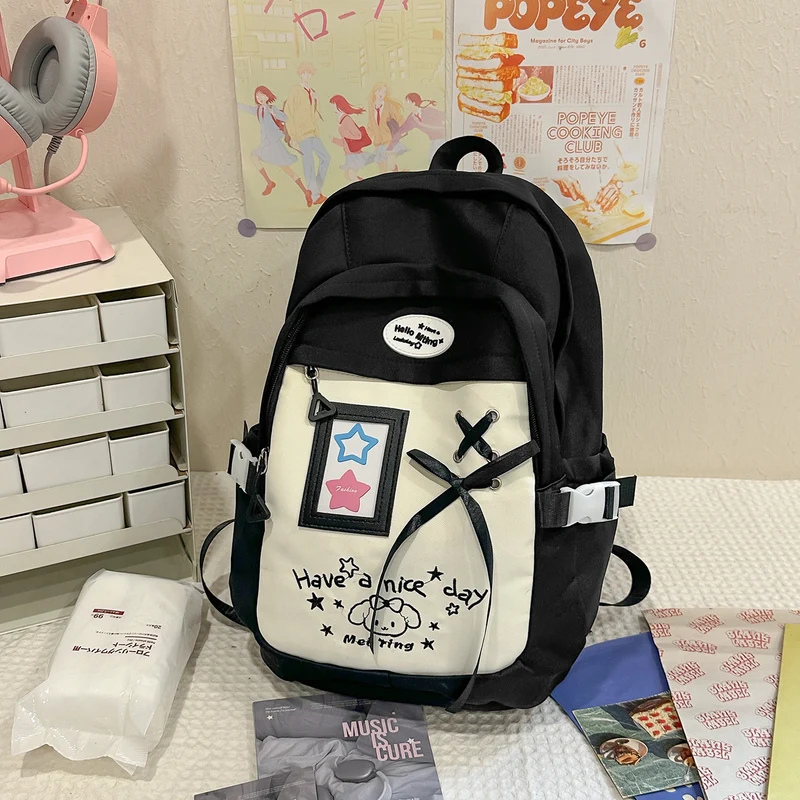 Verspielter Rucksack mit mehreren Fächern Skanto