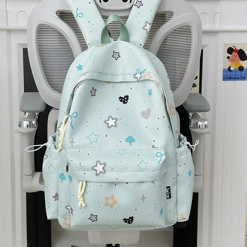Niedlicher Hasen-Rucksack im Cartoon-Stil Skanto