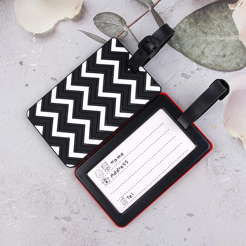 Stilvoller Kofferanhänger mit Chevron-Muster Skanto