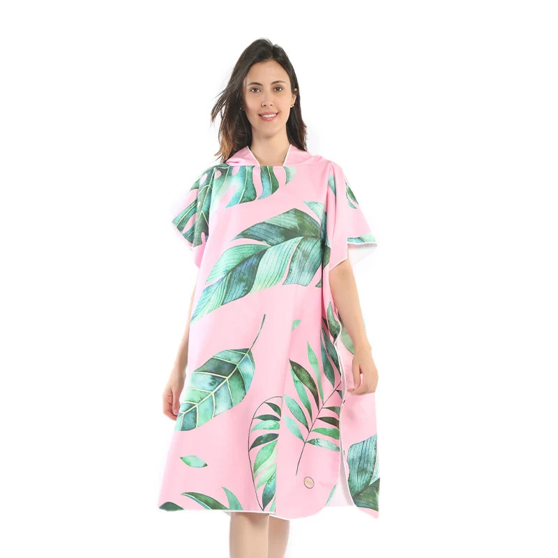 Strandkleid mit Tropenprint Skanto