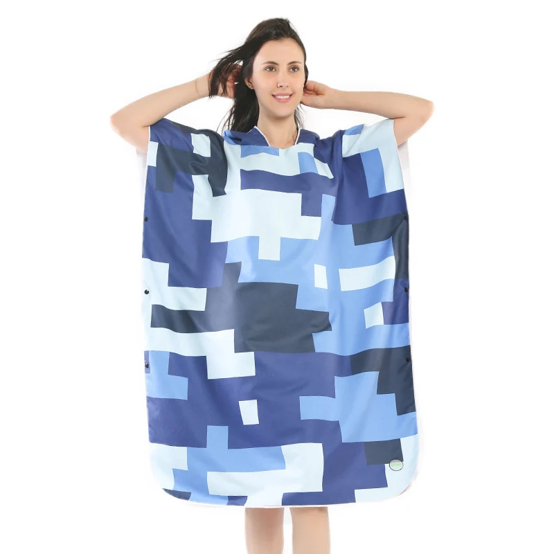 Strandkleid mit Tropenprint Skanto