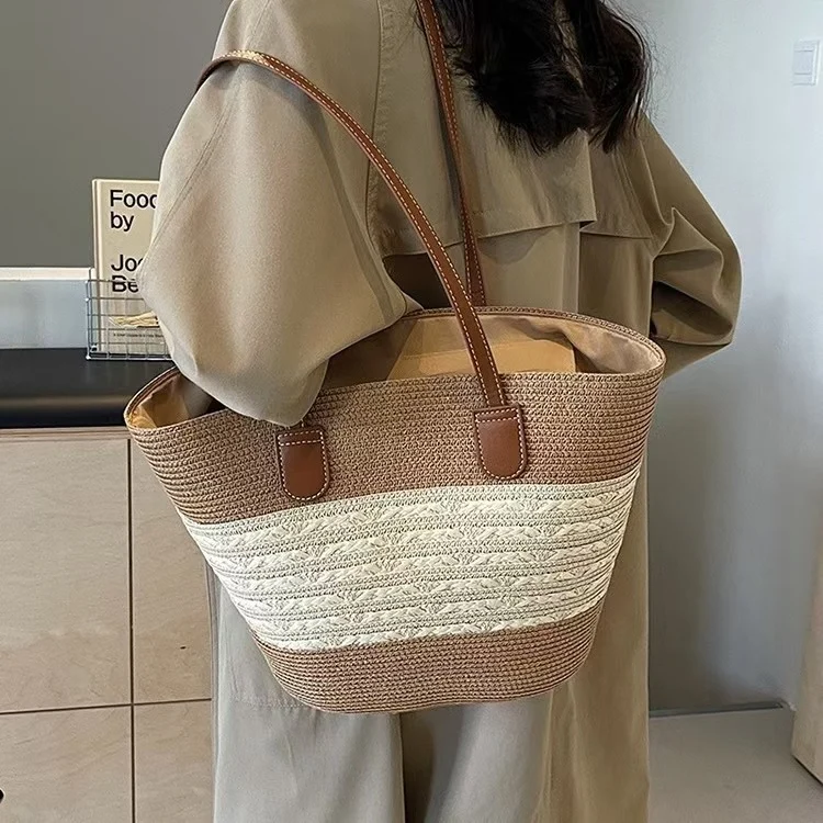 Moderner Stroh-Shopper mit stilvollen Ledergriffen Skanto
