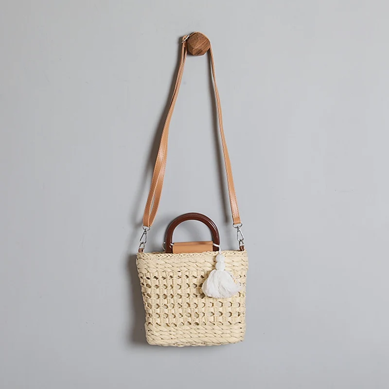 Handtasche mit abnehmbarem Schultergurt und Kunstlederdetails Skanto