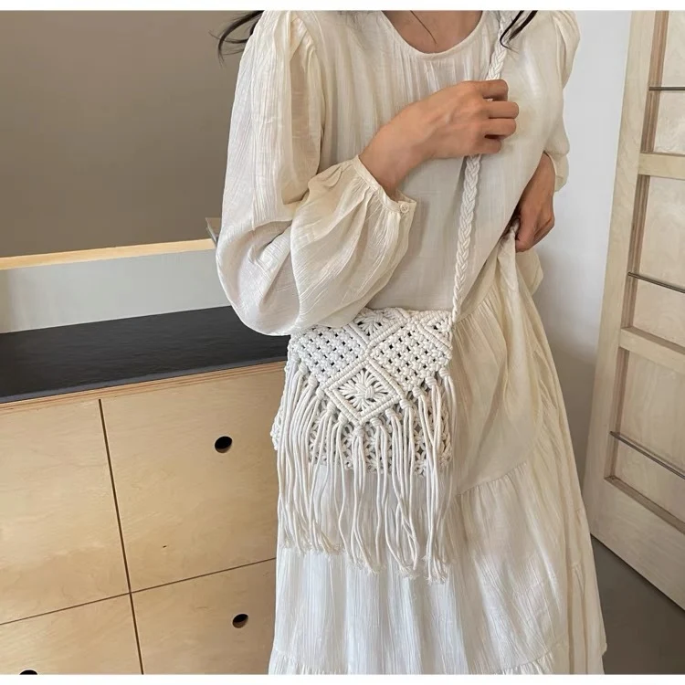 Makramee-Schultertasche mit Fransen-Details Skanto