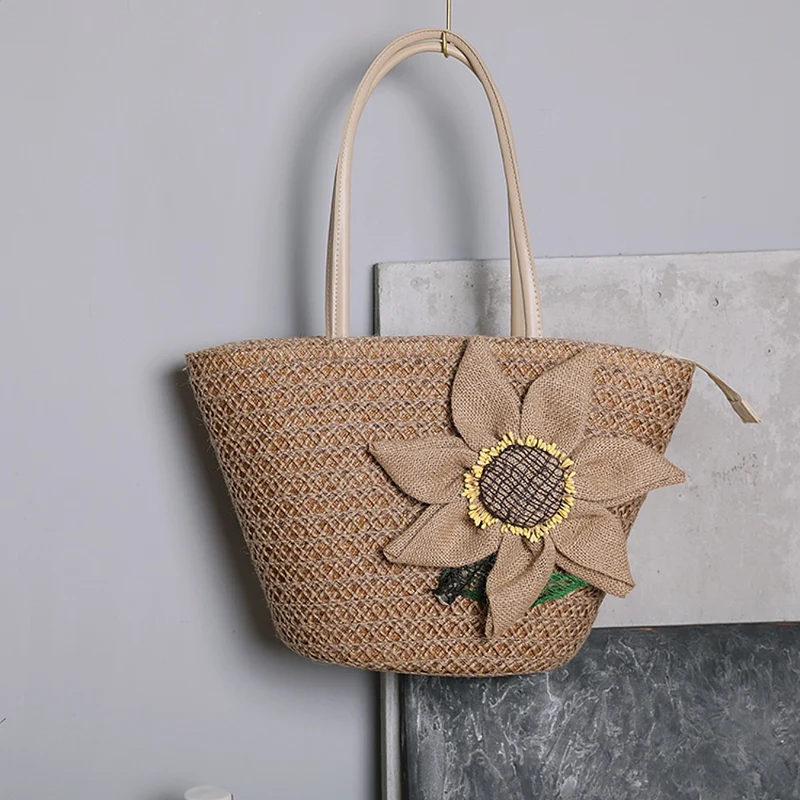 Strohtasche mit romantischem Blumendesign Skanto