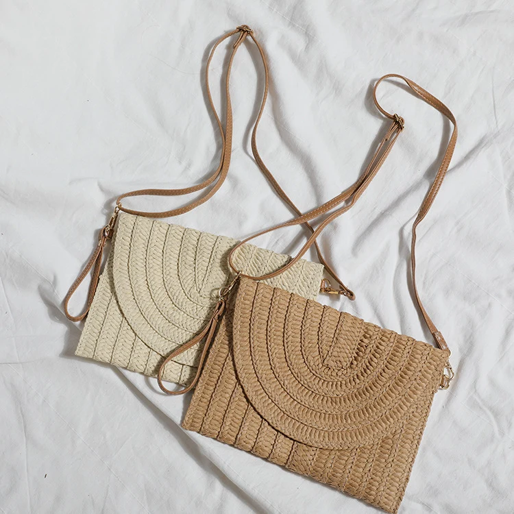 Handtasche aus hochwertigem geflochtenem Raffia mit elegantem Klappenverschluss Skanto