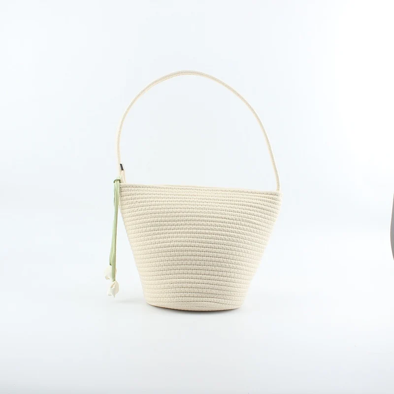 Handgemachte Handtasche im minimalistischen Design Skanto