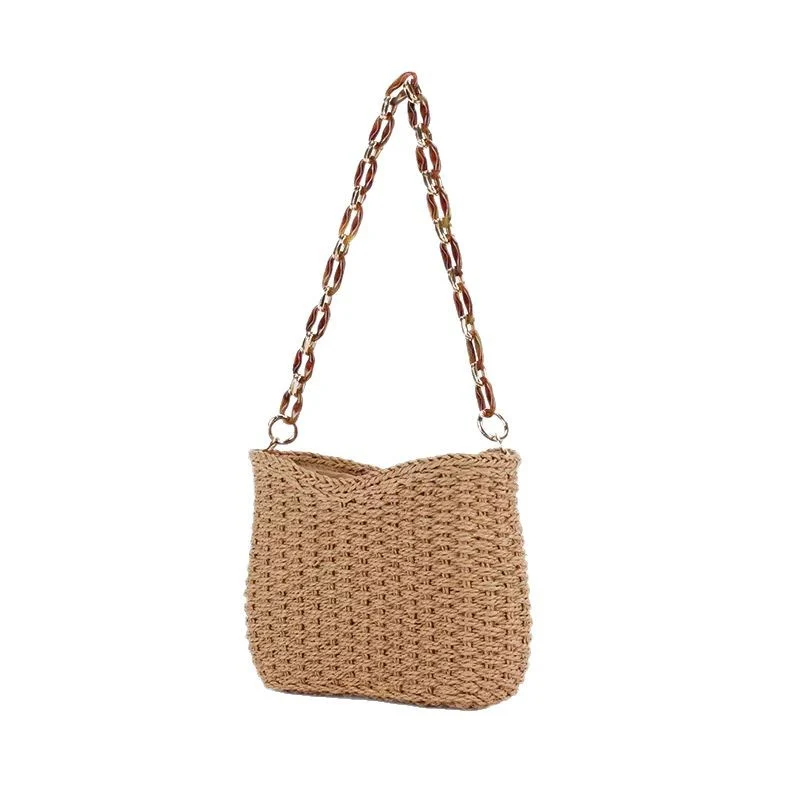 Handgefertigte Strohtasche mit Goldketten-Details Skanto
