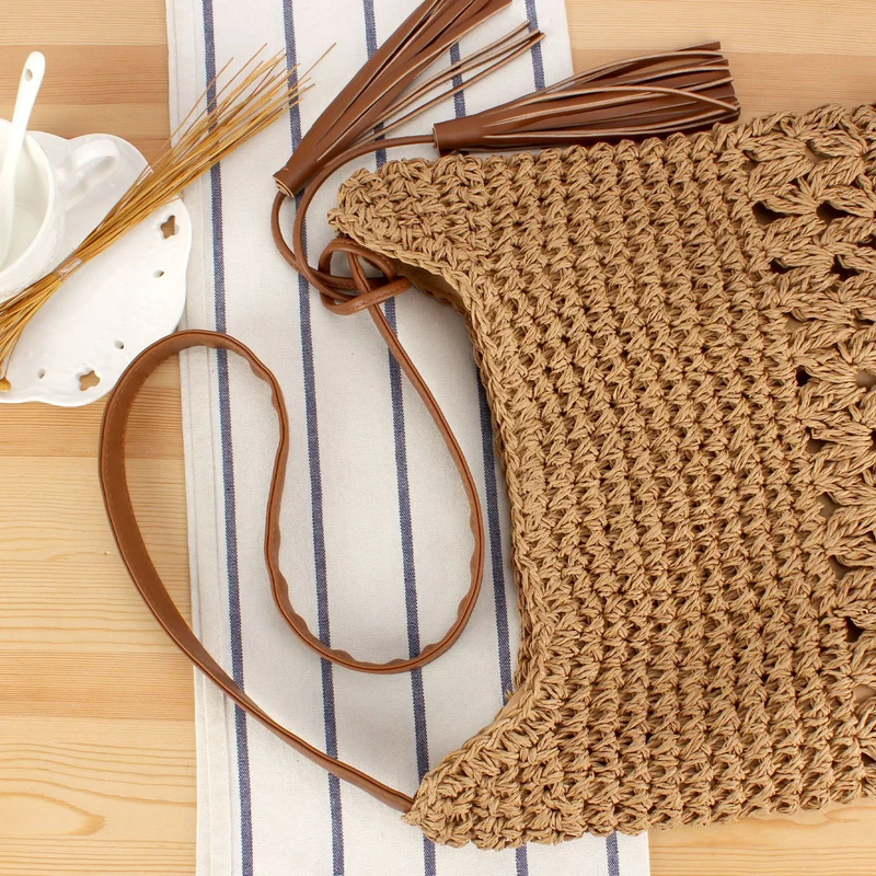 Schultertasche aus handgeknüpften Naturmaterialien mit fransenverziertem Schulterriemen Skanto