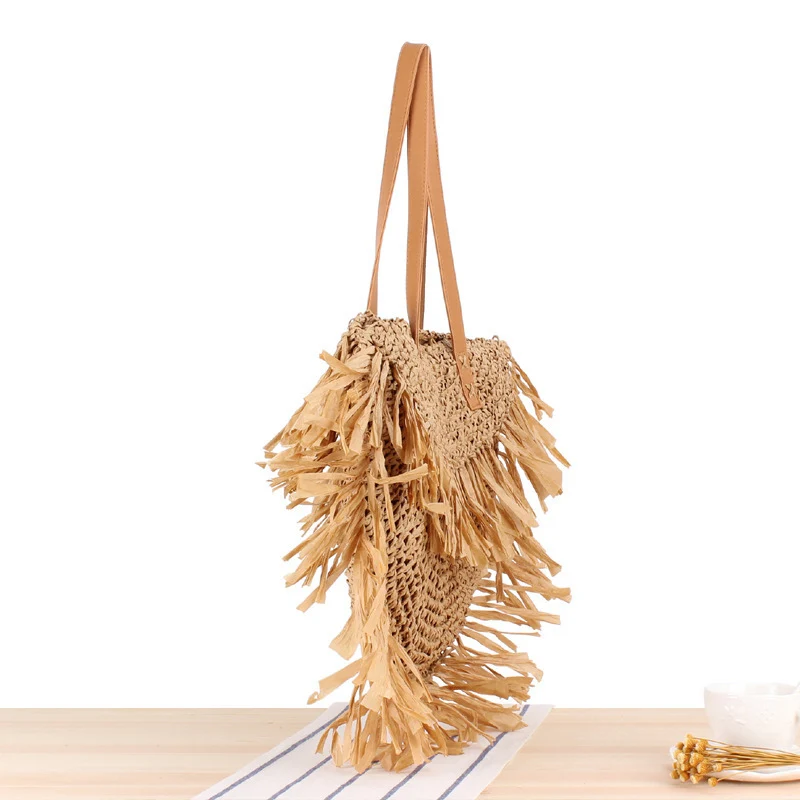 Trendige Strohtasche mit Fransen-Design Skanto